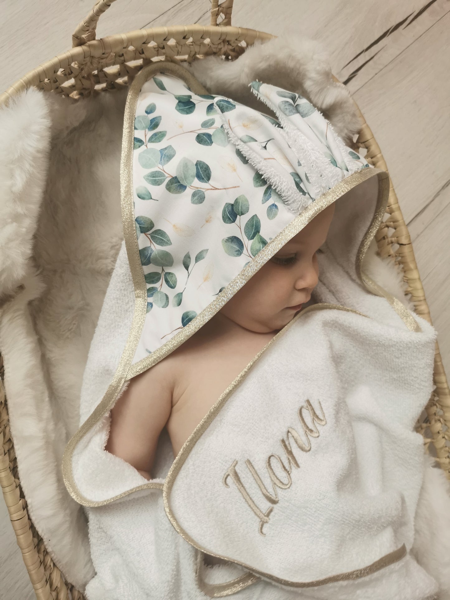 Coffret cadeau naissance personnalisé , cape de bain avec gant de toilette et bavoir, prénom bébé